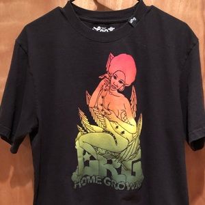 LRG custom fit size large t shirt